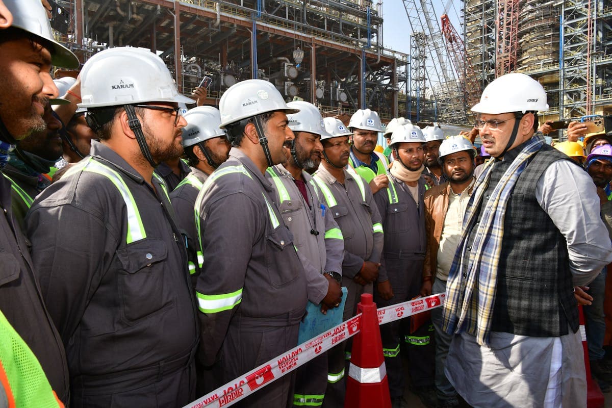 Safety briefing on a construction site